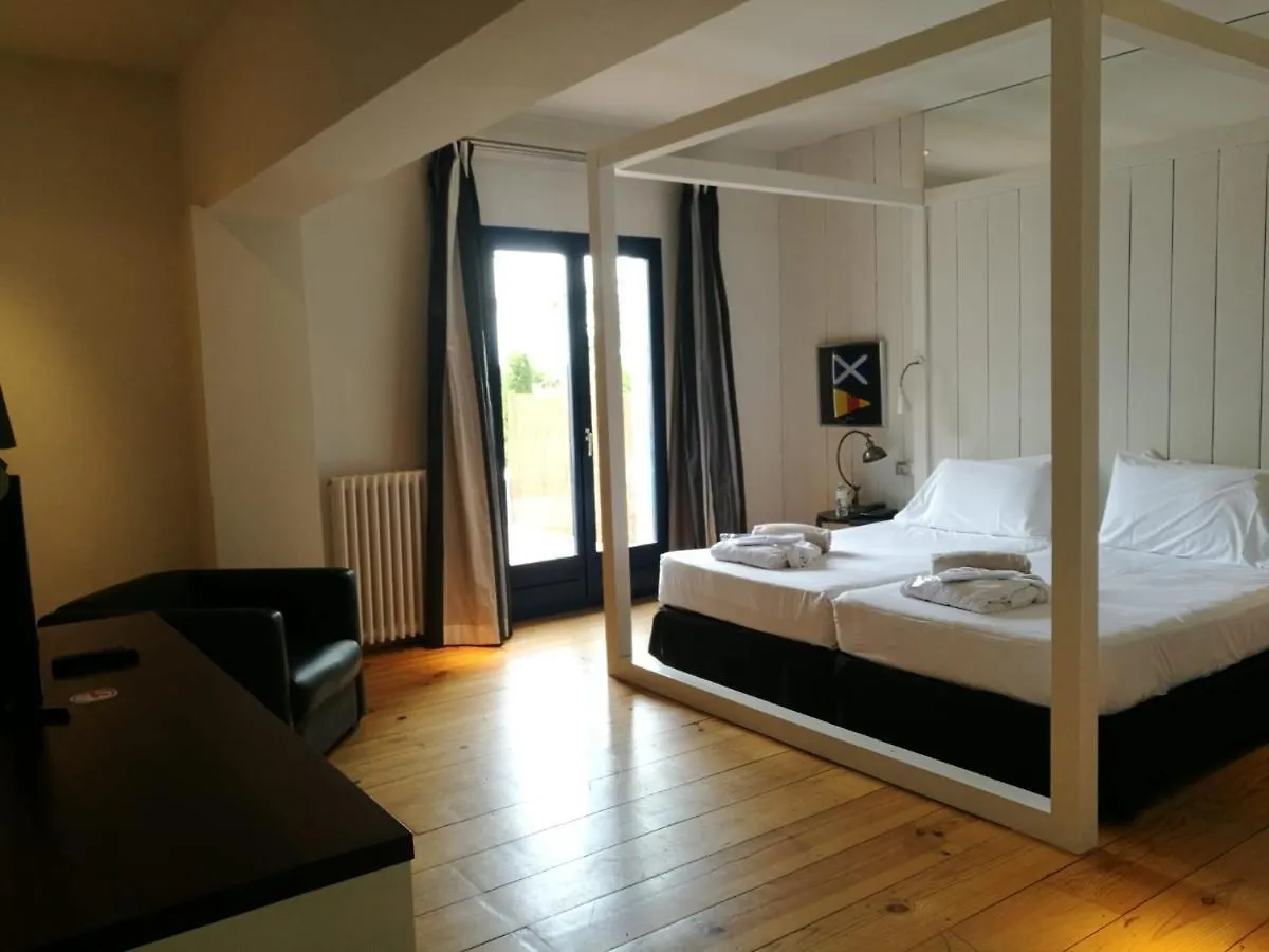 Hotel Trias Palamos 4*,