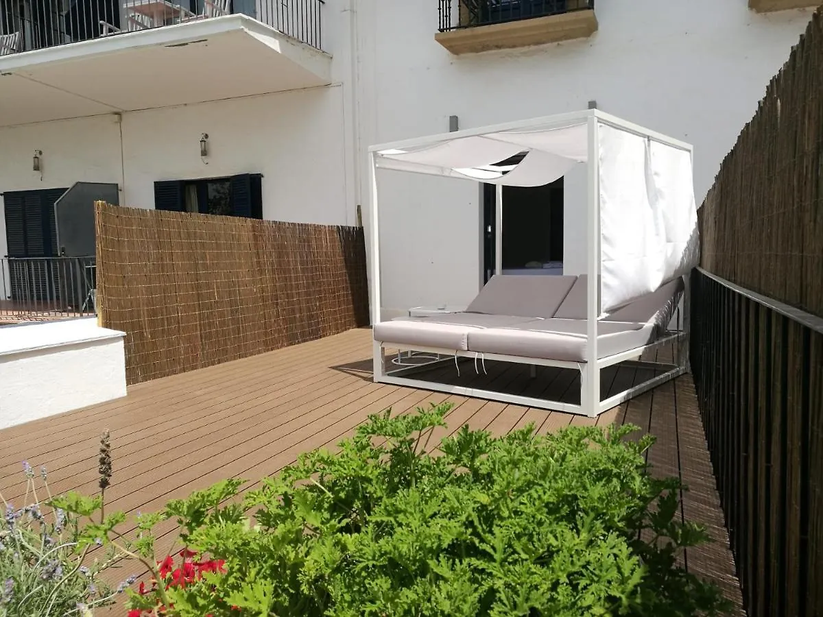 Hotel Trias Паламос 4*,