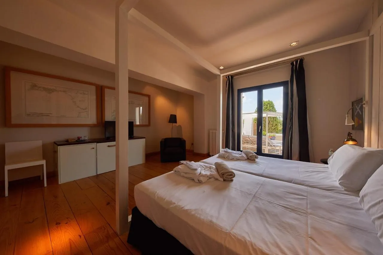 Hotel Trias Паламос 4*,